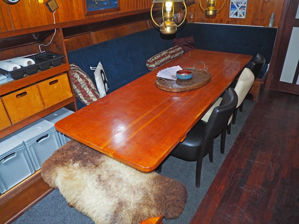 Saloon, Accommodation